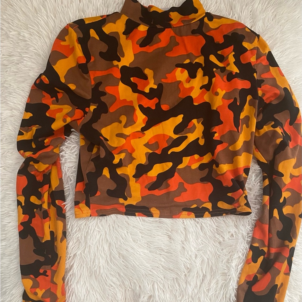 Revamped camouflage long sleeve crop top